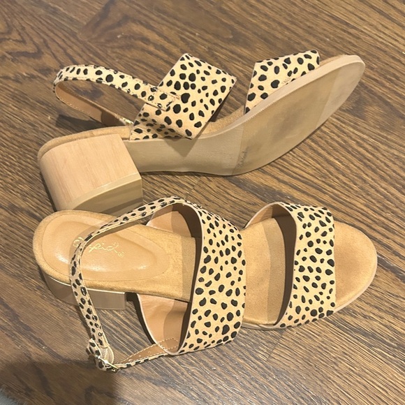 Qupid Tan and Black Block Heel Sandals- SEE NOTES - Picture 4 of 7